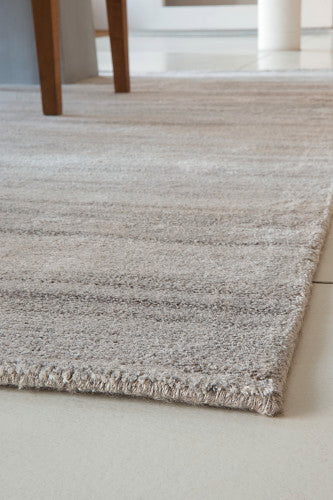 Vloerkleed MOMO Rugs Light Grey 429/001/111